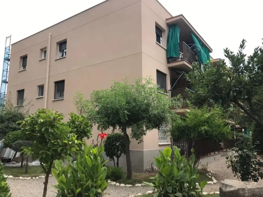 The Apartment Is Next To The Fine Sandy Beaches Vilanova i la Geltrú