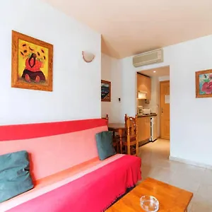 apartamentos-vicenta-carihuela.1costadelsol.com/